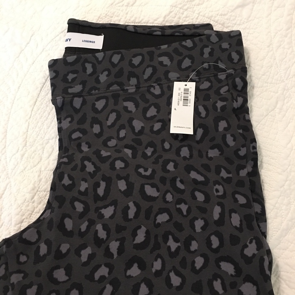 Leopard print leggings.